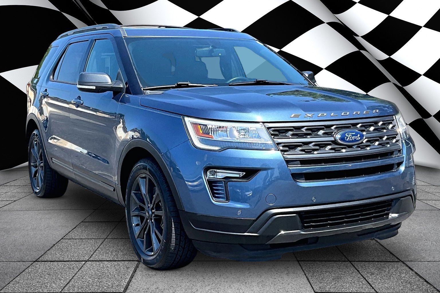 Used 2018 Ford Explorer XLT w/ Equipment Group 202A AWD/4WD image 11