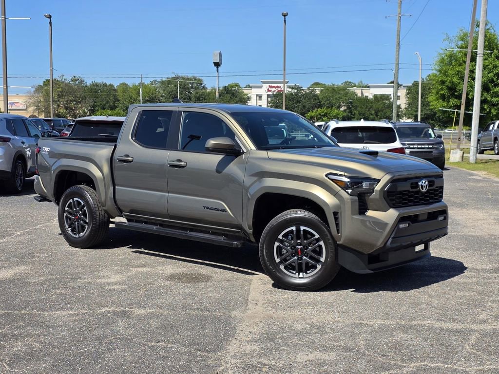 Used 2025 Toyota Tacoma TRD Sport AWD/4WD image 2