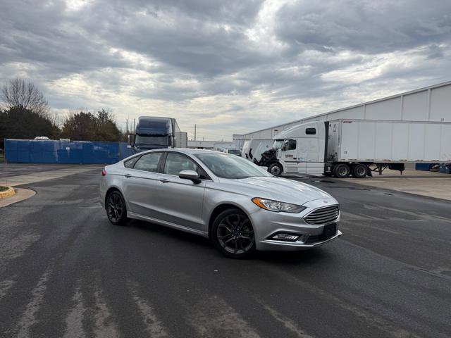 Used 2018 Ford Fusion SE w/ Equipment Group 201A image 2