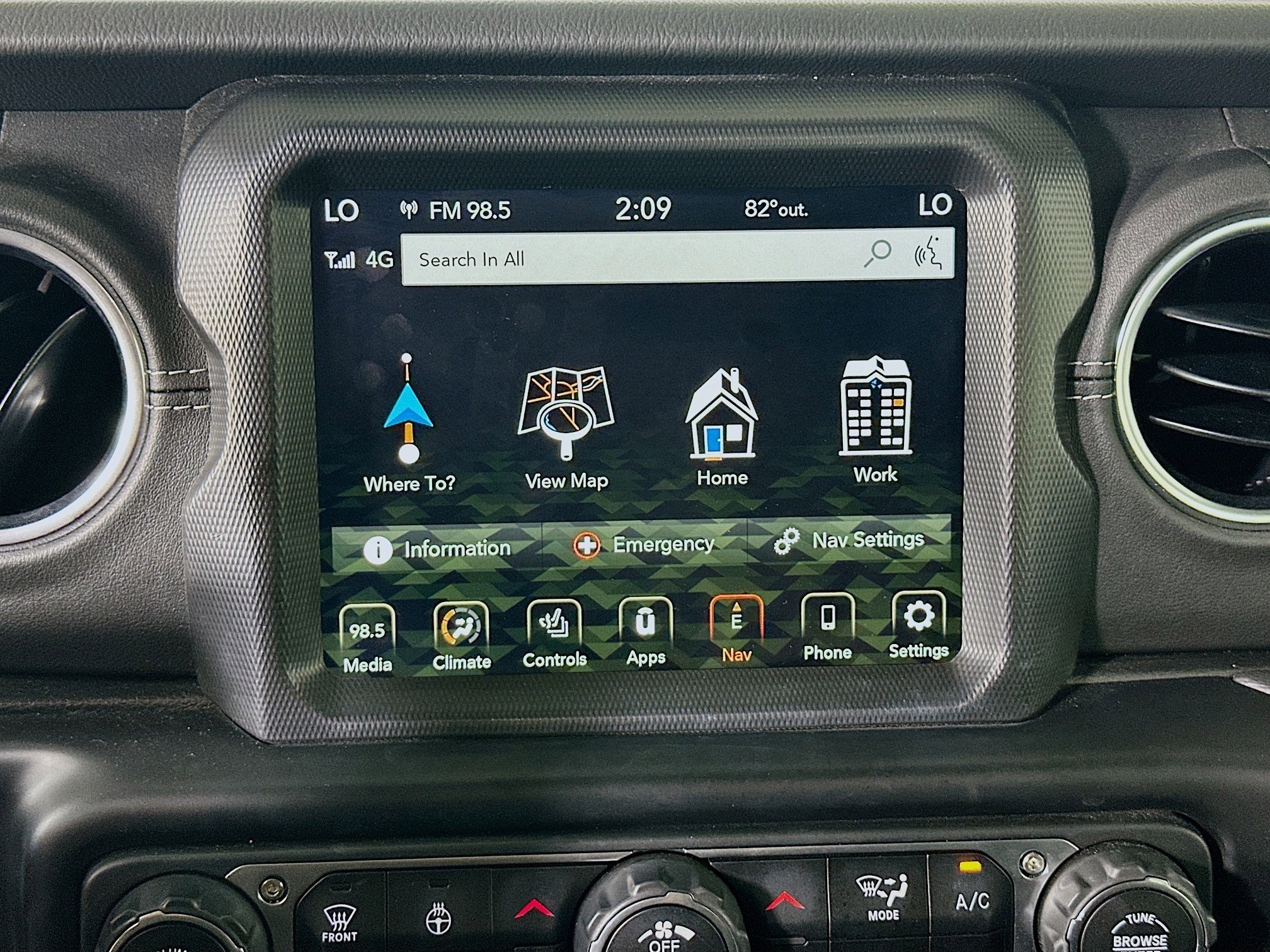 Used 2022 Jeep Wrangler Sahara w/ Cold Weather Group image 21