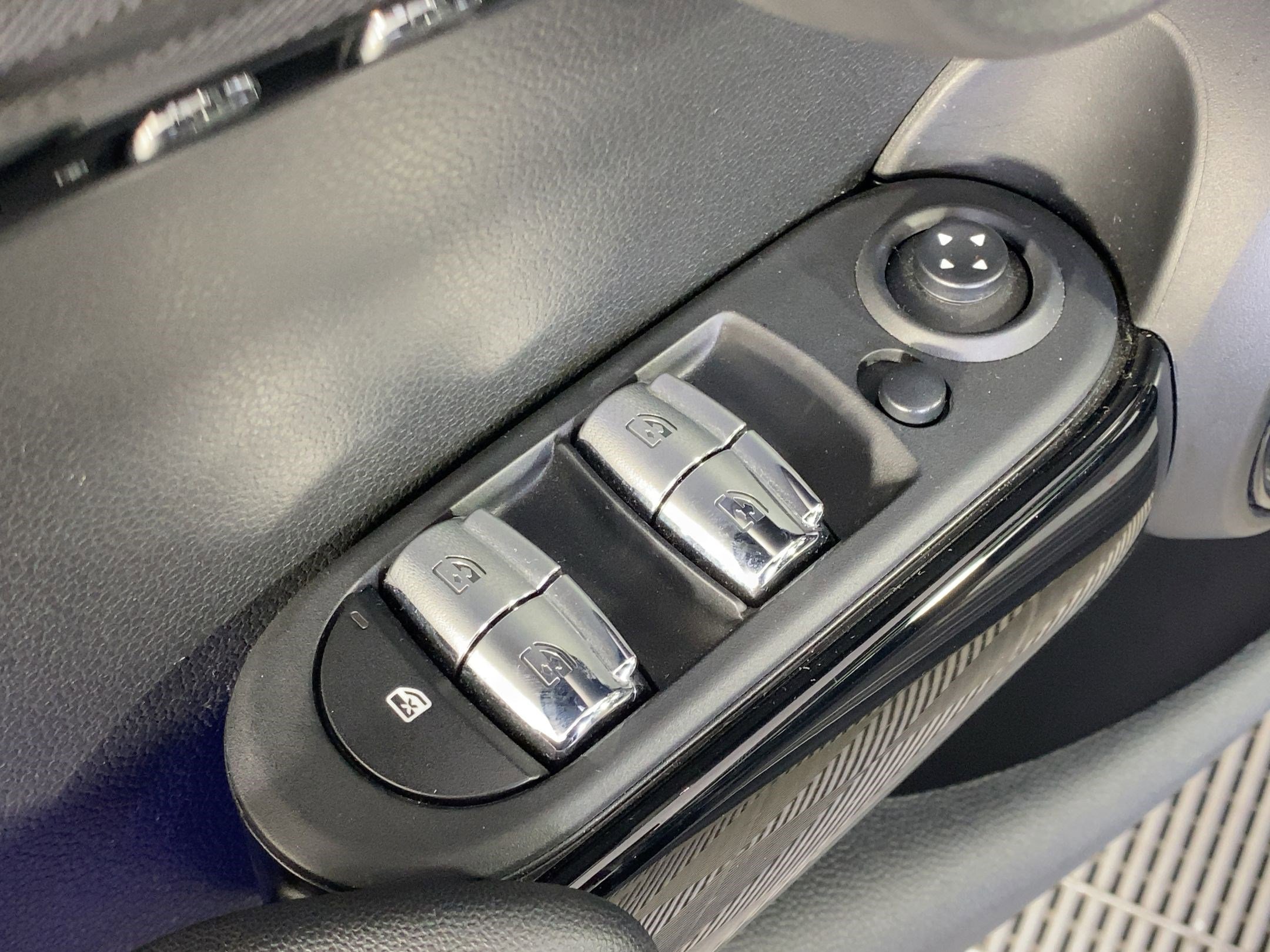 Used 2020 MINI Cooper S w/ Signature Upholstery Package image 10