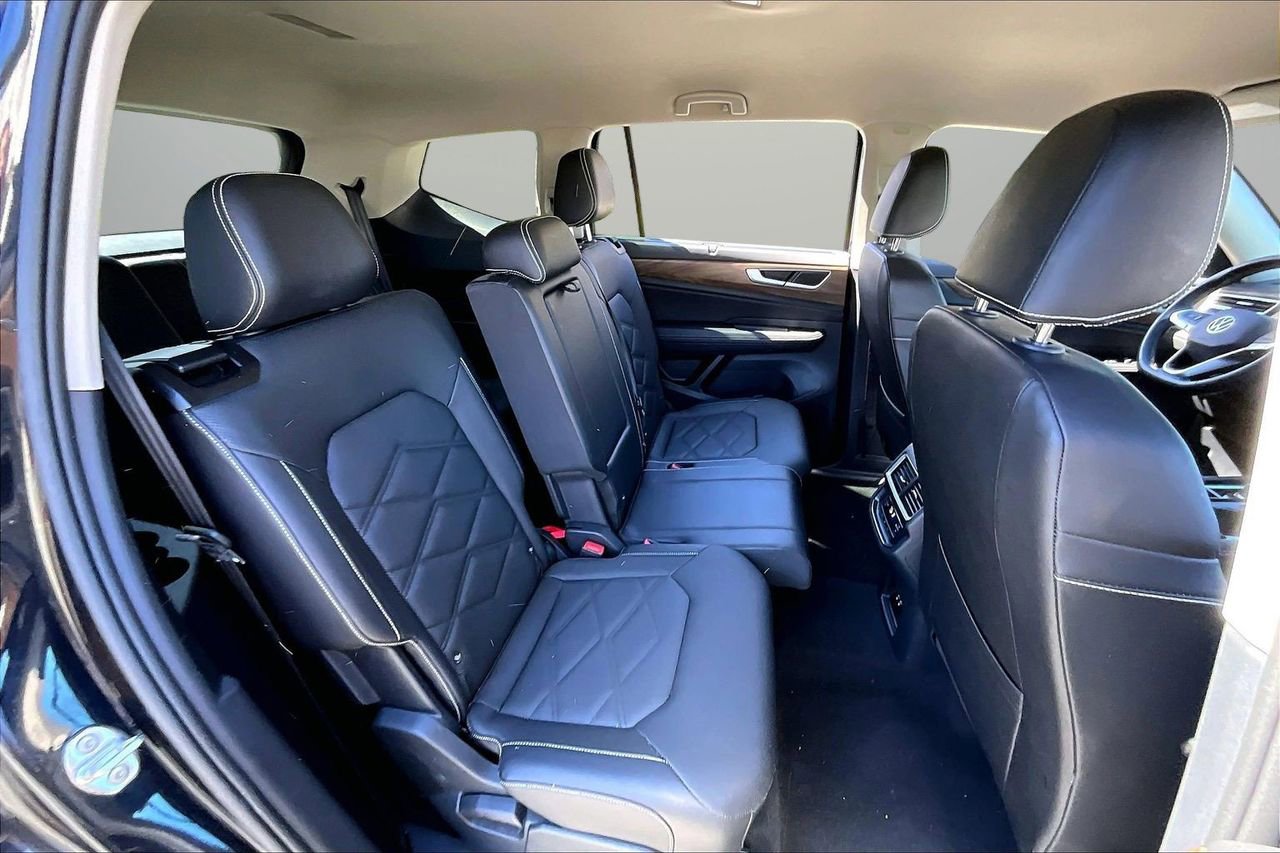 Used 2025 Volkswagen Atlas SE image 22