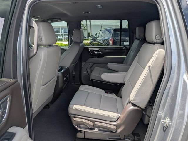 Used 2022 Chevrolet Suburban LT w/ Luxury Package AWD/4WD image 13