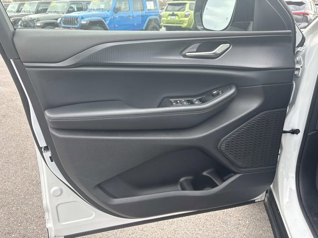 Used 2024 Jeep Grand Cherokee L Altitude image 26