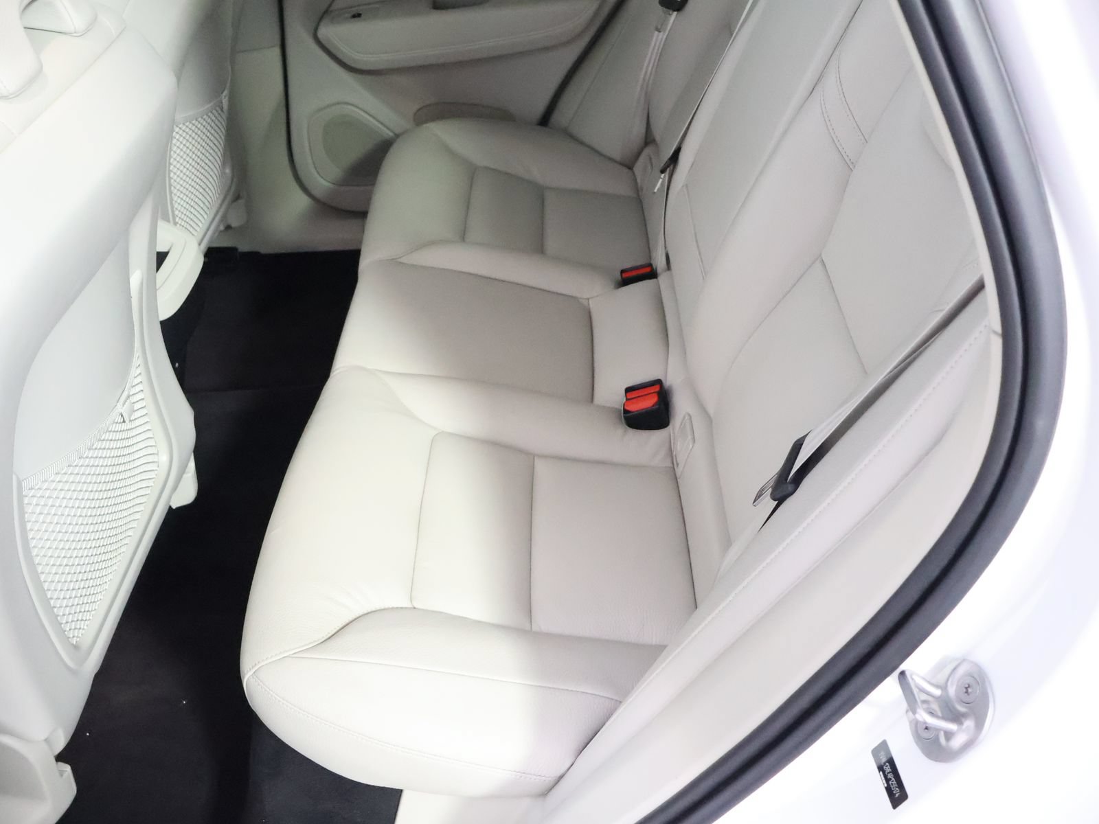 Used 2023 Volvo XC60 B5 Plus AWD/4WD image 46