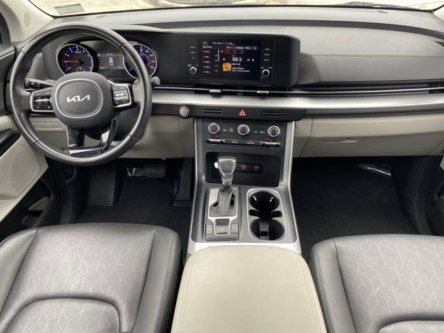 Used 2023 Kia Carnival LX image 12