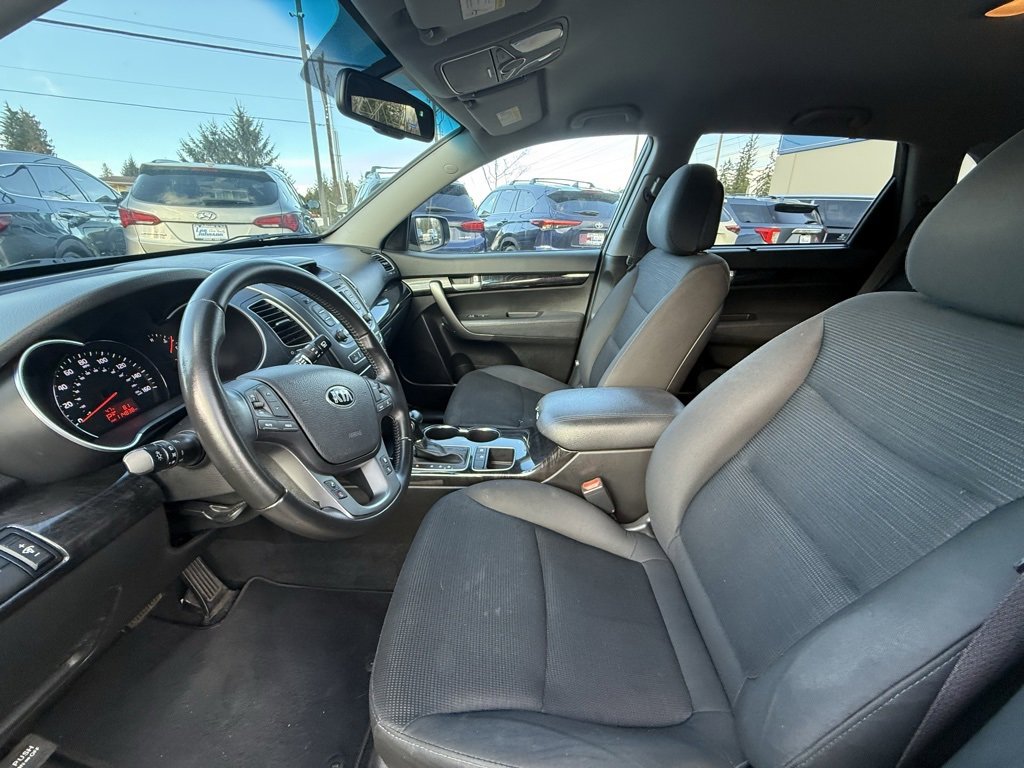 Used 2015 Kia Sorento LX image 11