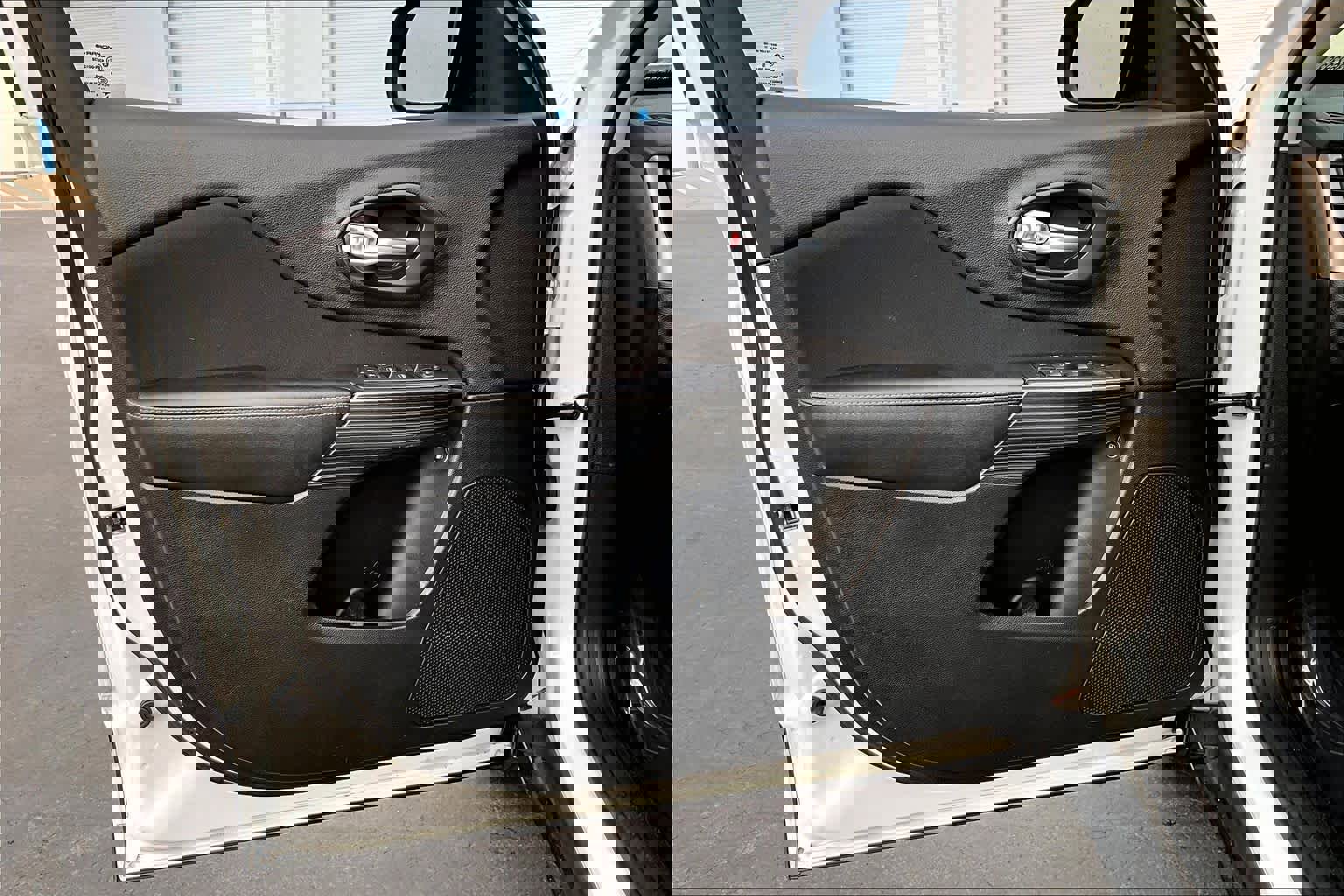 Used 2016 Jeep Cherokee Sport image 25