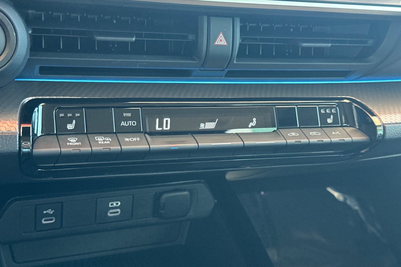 Certified 2023 Toyota Prius XLE FWD image 23