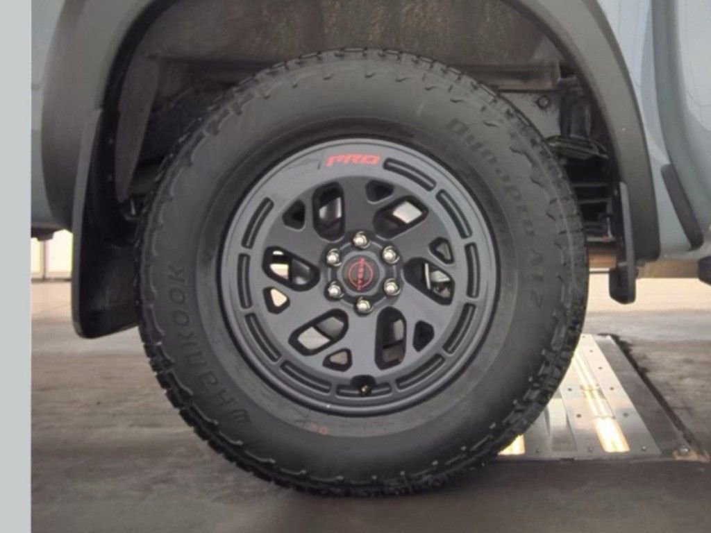 Used 2025 Nissan Frontier PRO-4X AWD/4WD image 22