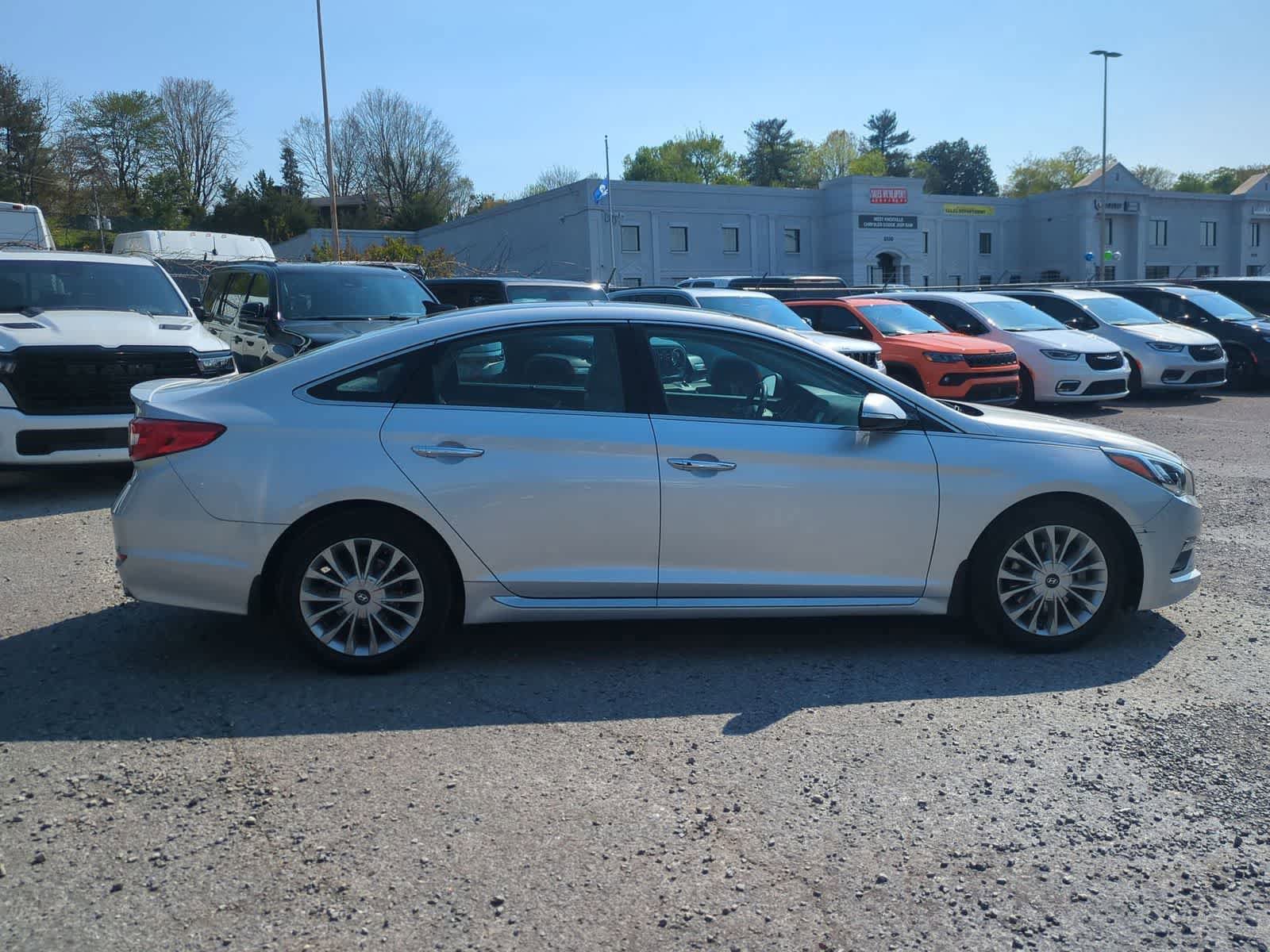 Used 2015 Hyundai Sonata Limited w/ Option Group 05 FWD image 9