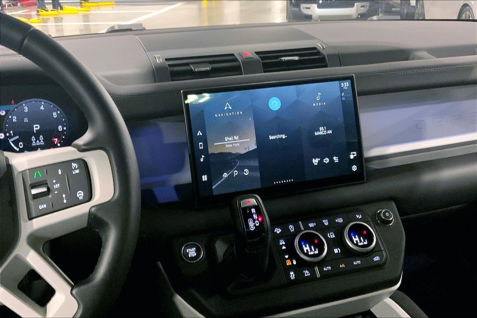 Used 2025 Land Rover Defender 130 X-Dynamic SE image 6