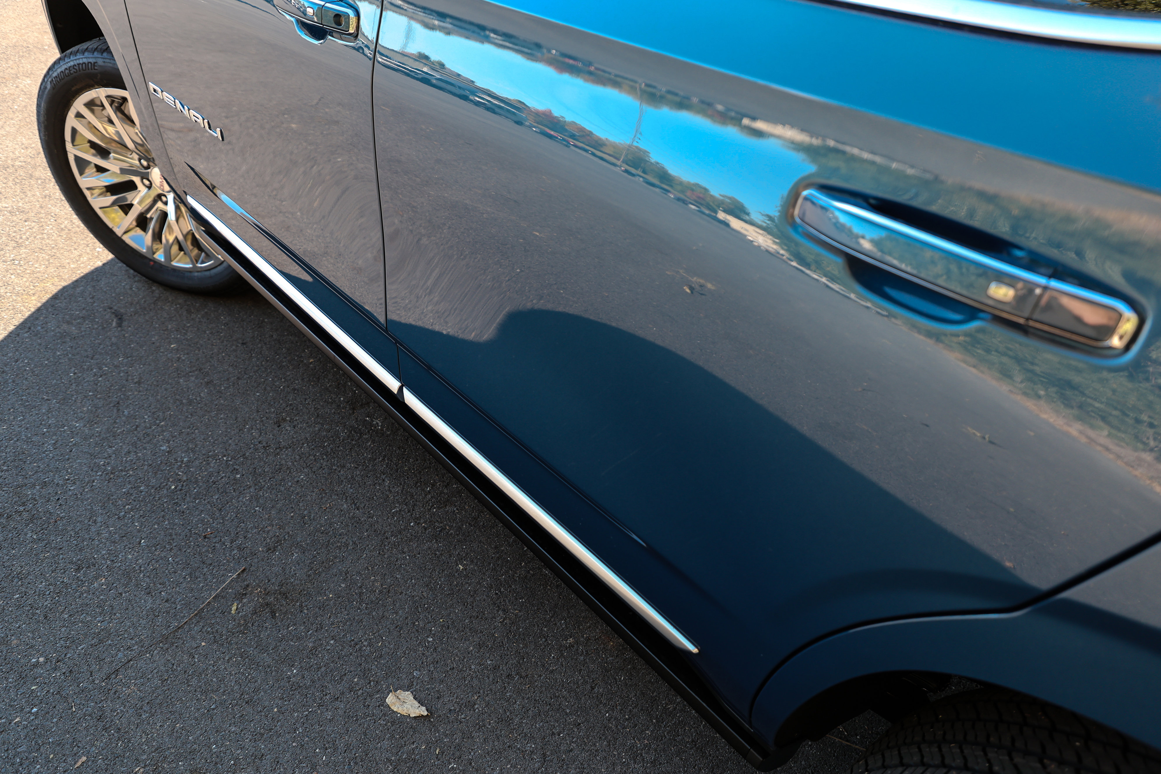 New 2026 GMC Yukon Denali w/ Sun & Power Step Package image 5