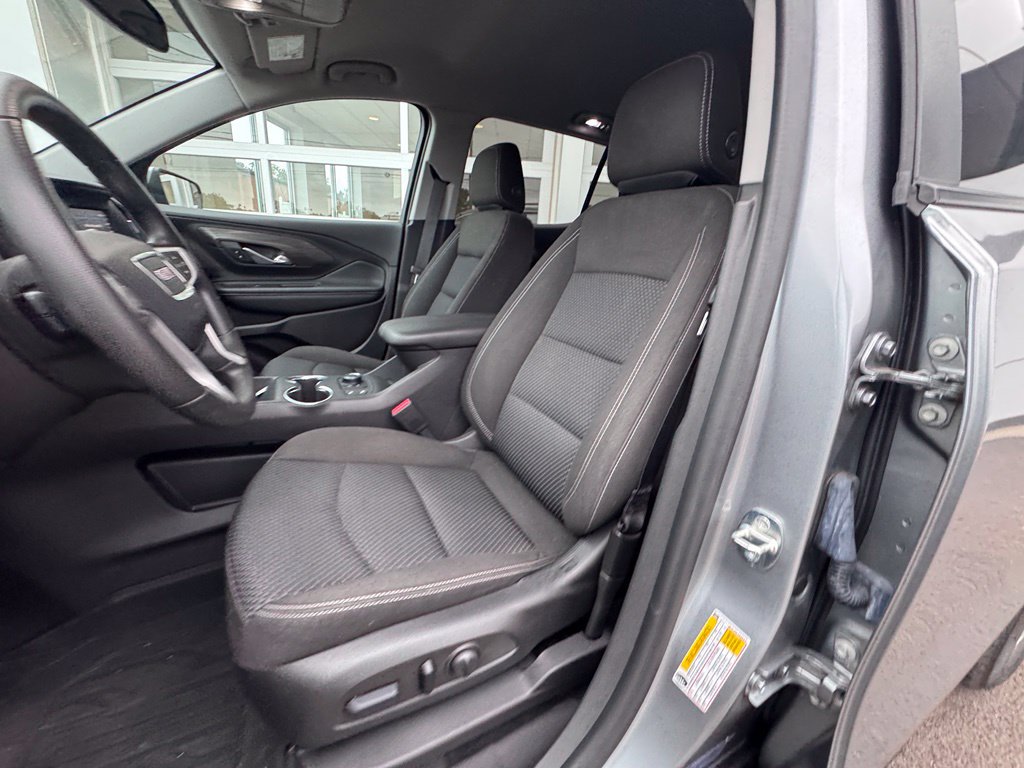 Used 2024 GMC Terrain SLE w/ Driver Convenience Package FWD image 12