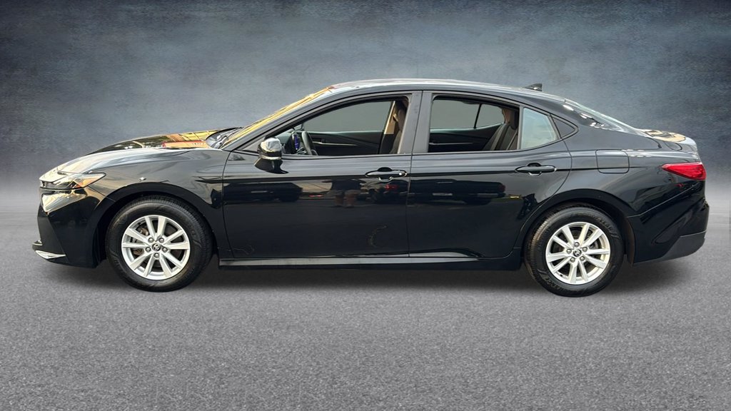 Used 2025 Toyota Camry LE FWD image 4