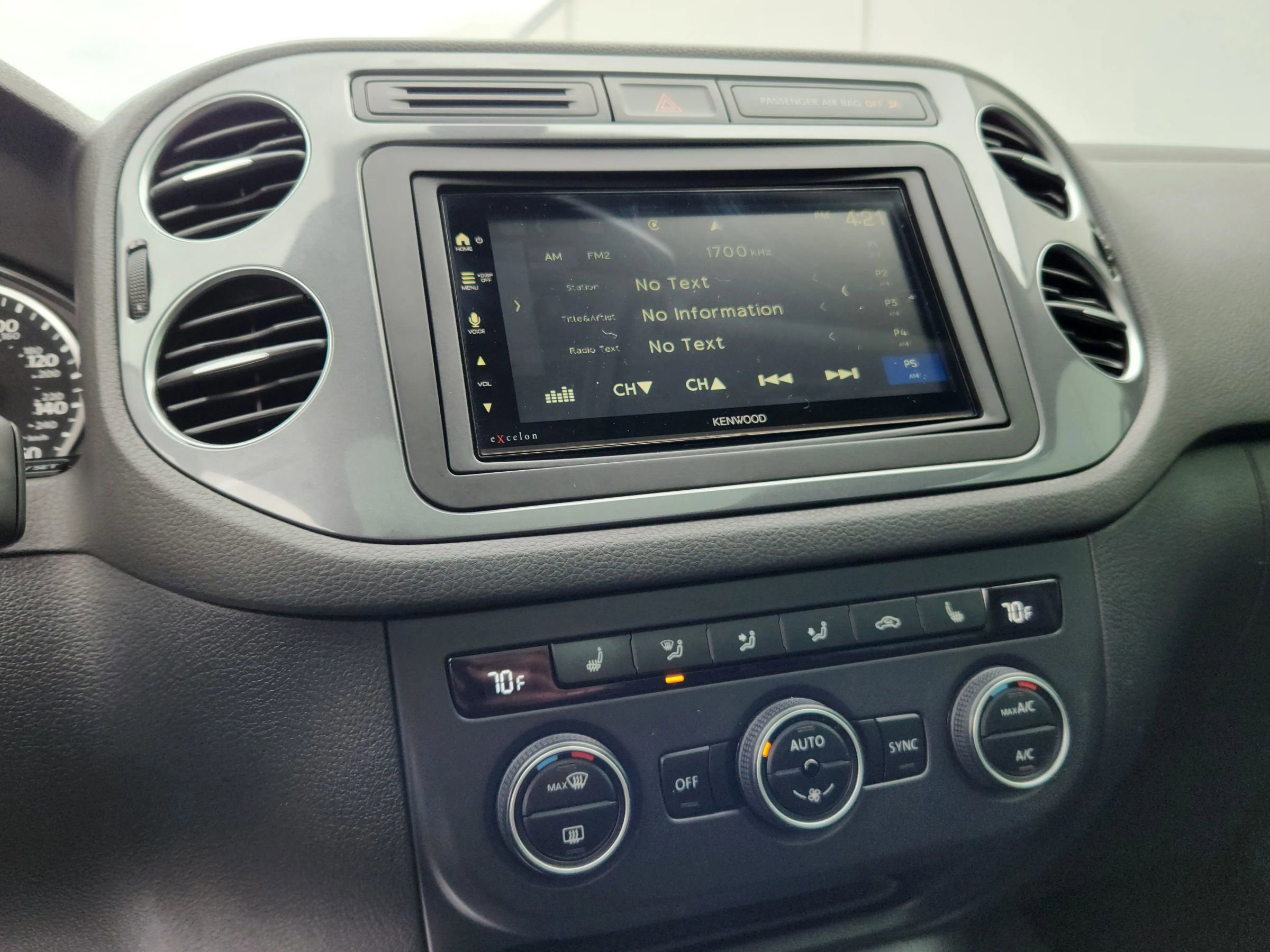 Used 2016 Volkswagen Tiguan SEL image 14