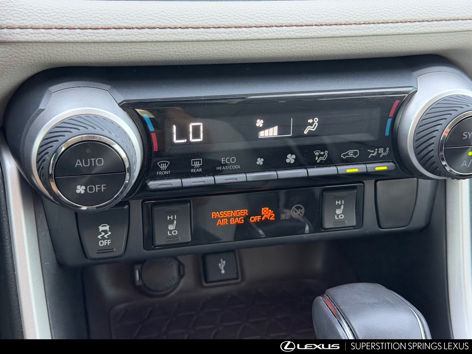 Used 2020 Toyota RAV4 Limited AWD/4WD image 28