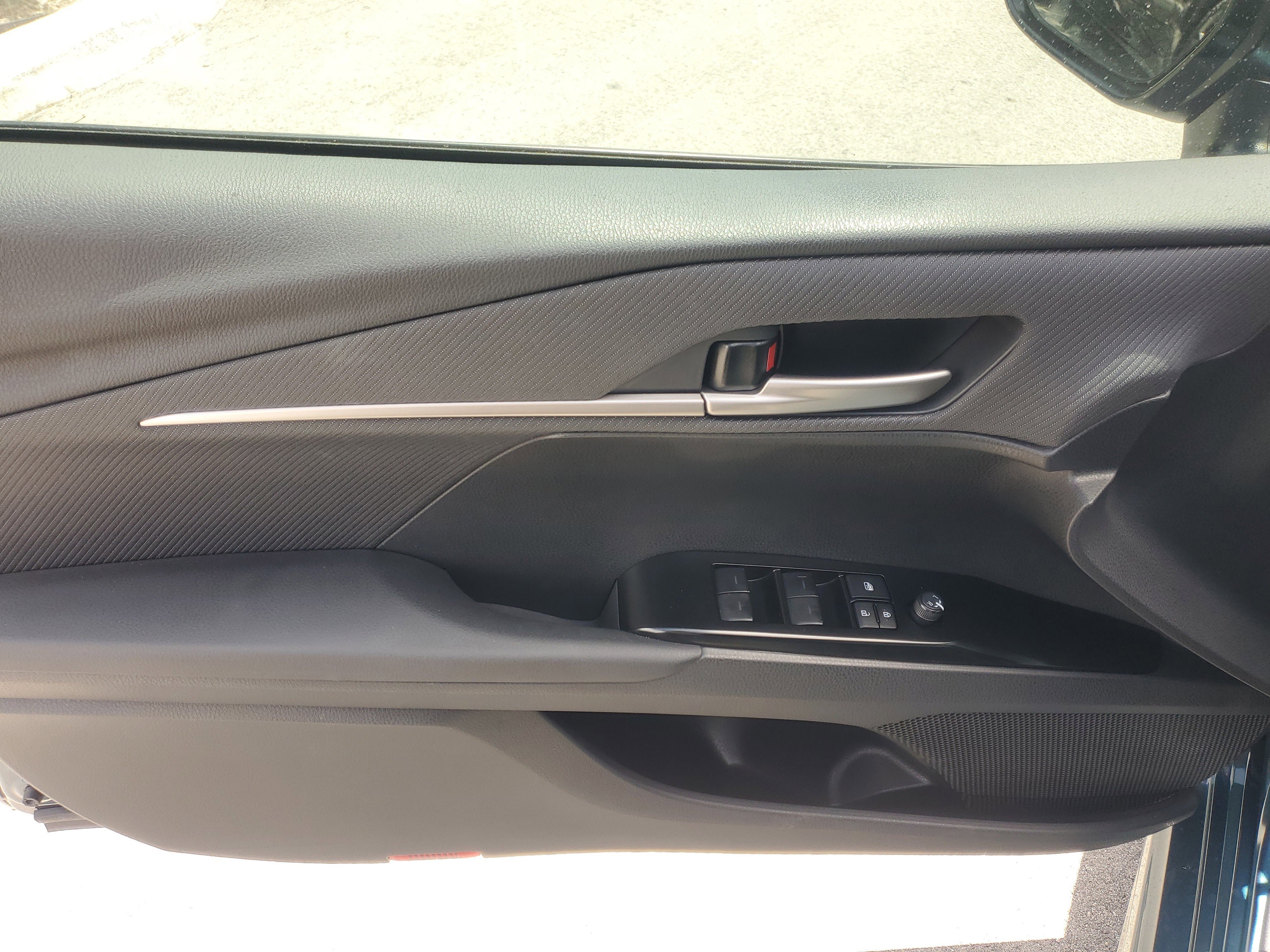 Used 2025 Toyota Camry SE image 17