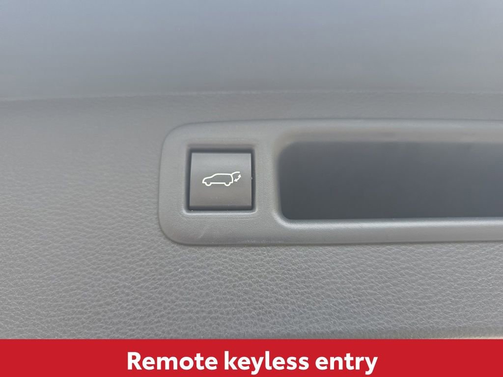 Used 2024 Toyota Highlander LE image 17