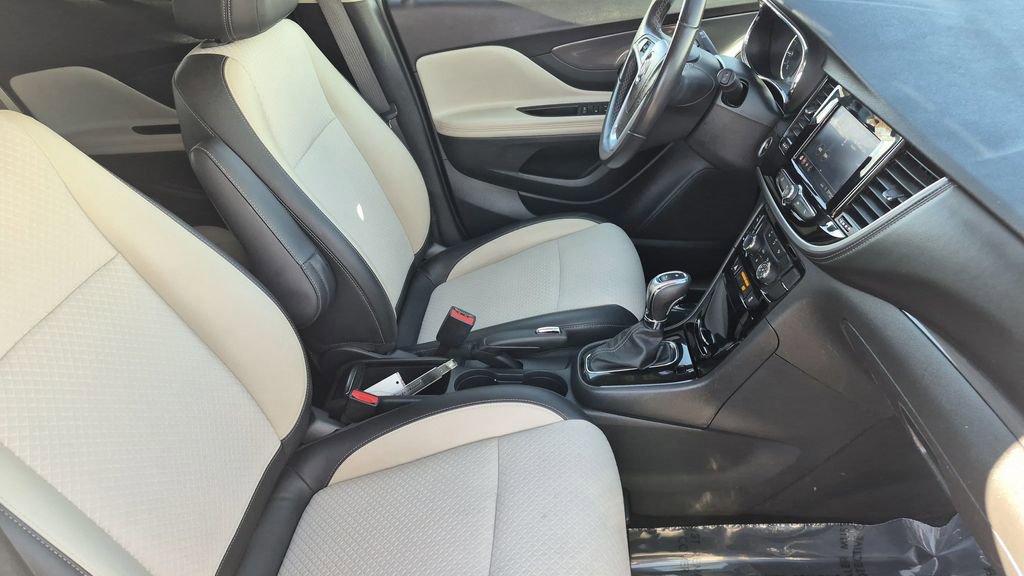 Used 2022 Buick Encore Preferred w/ Safety Package II image 16