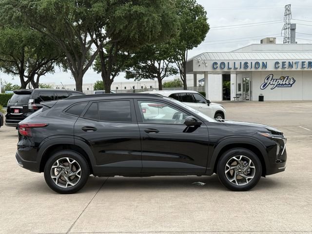 Certified 2025 Chevrolet Trax LT FWD image 3
