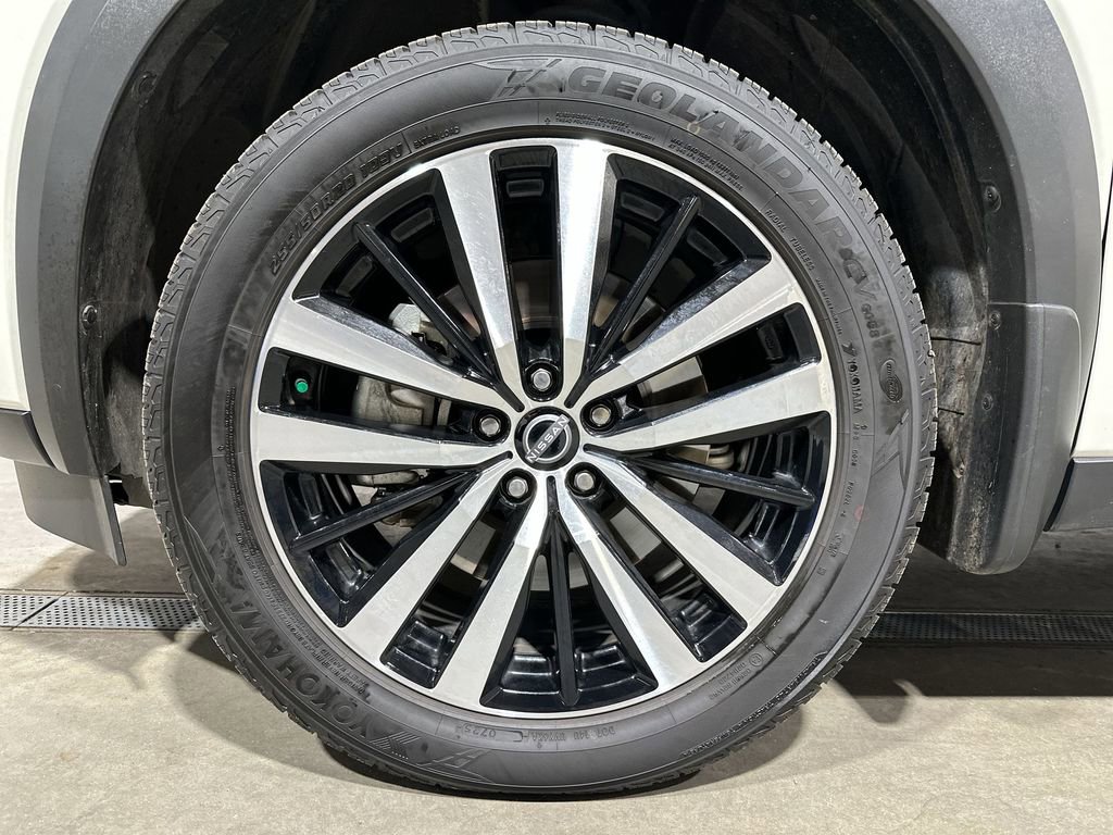 Used 2024 Nissan Pathfinder Platinum image 31