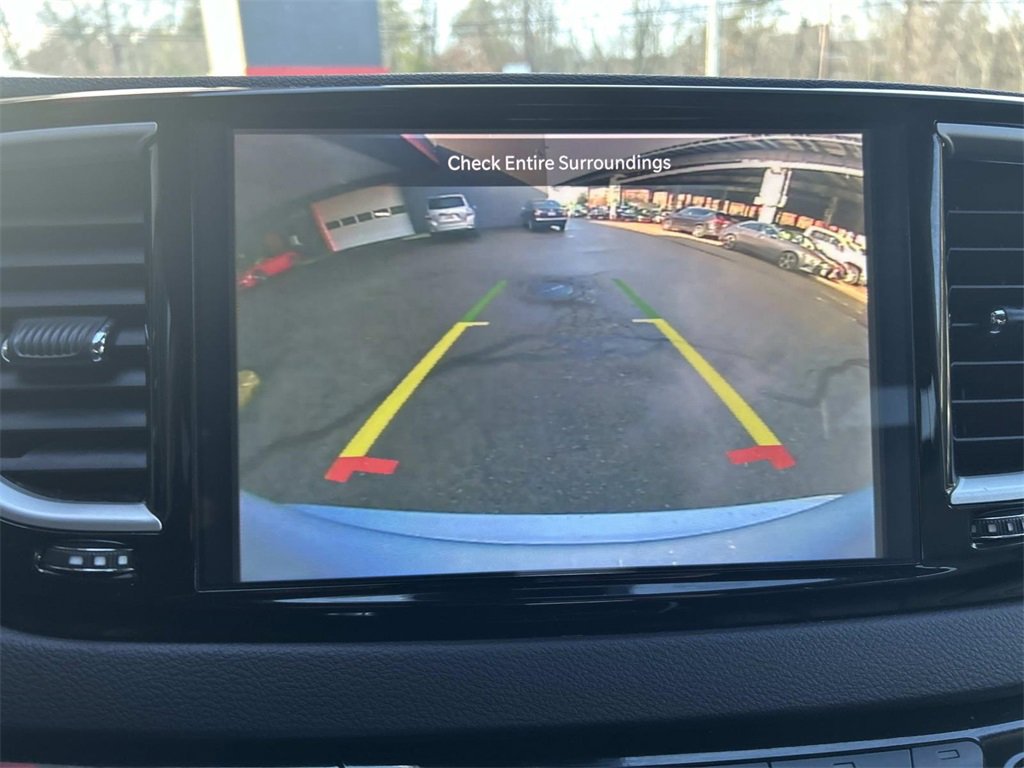 Used 2024 Chrysler Pacifica Touring-L image 25