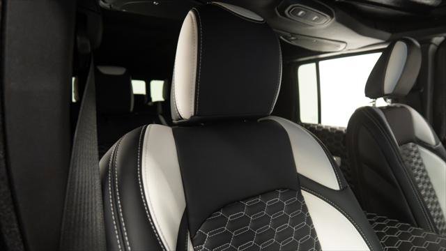 Used 2025 Jeep Gladiator Sport image 17