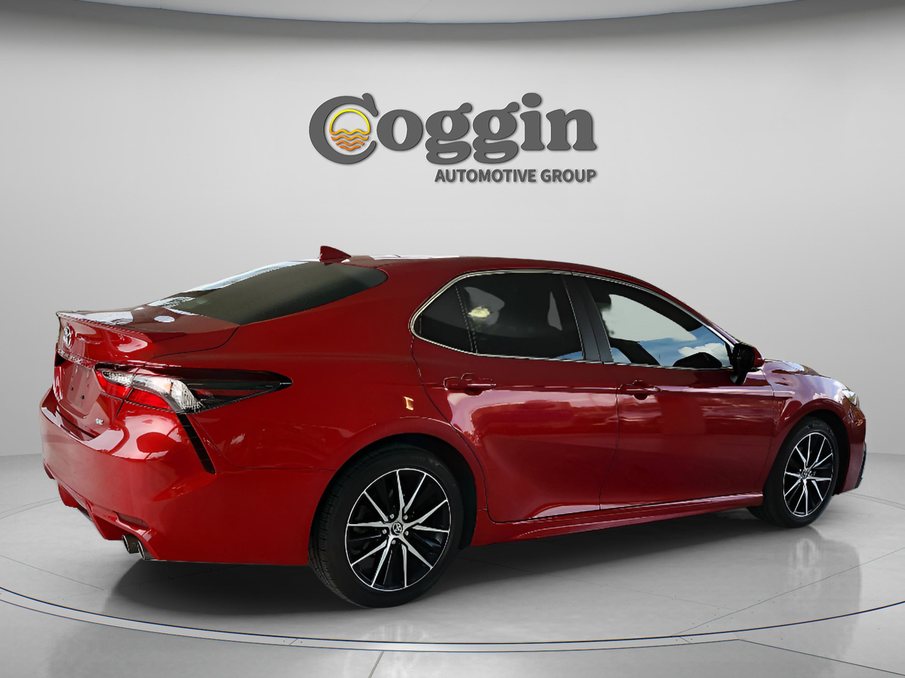 Used 2023 Toyota Camry SE w/ Convenience Package FWD image 5