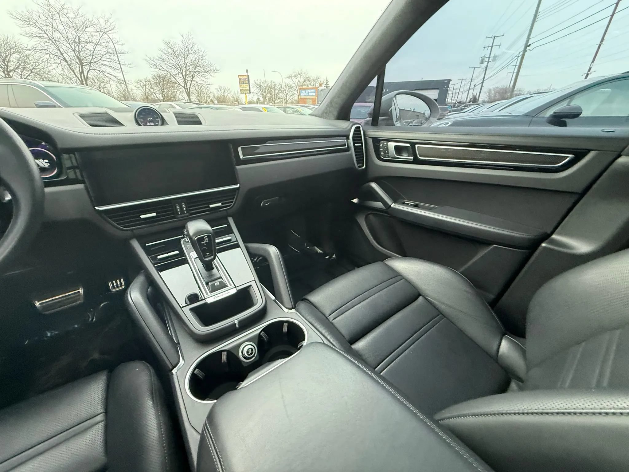Used 2023 Porsche Cayenne Turbo w/ Premium Package Plus AWD/4WD image 24
