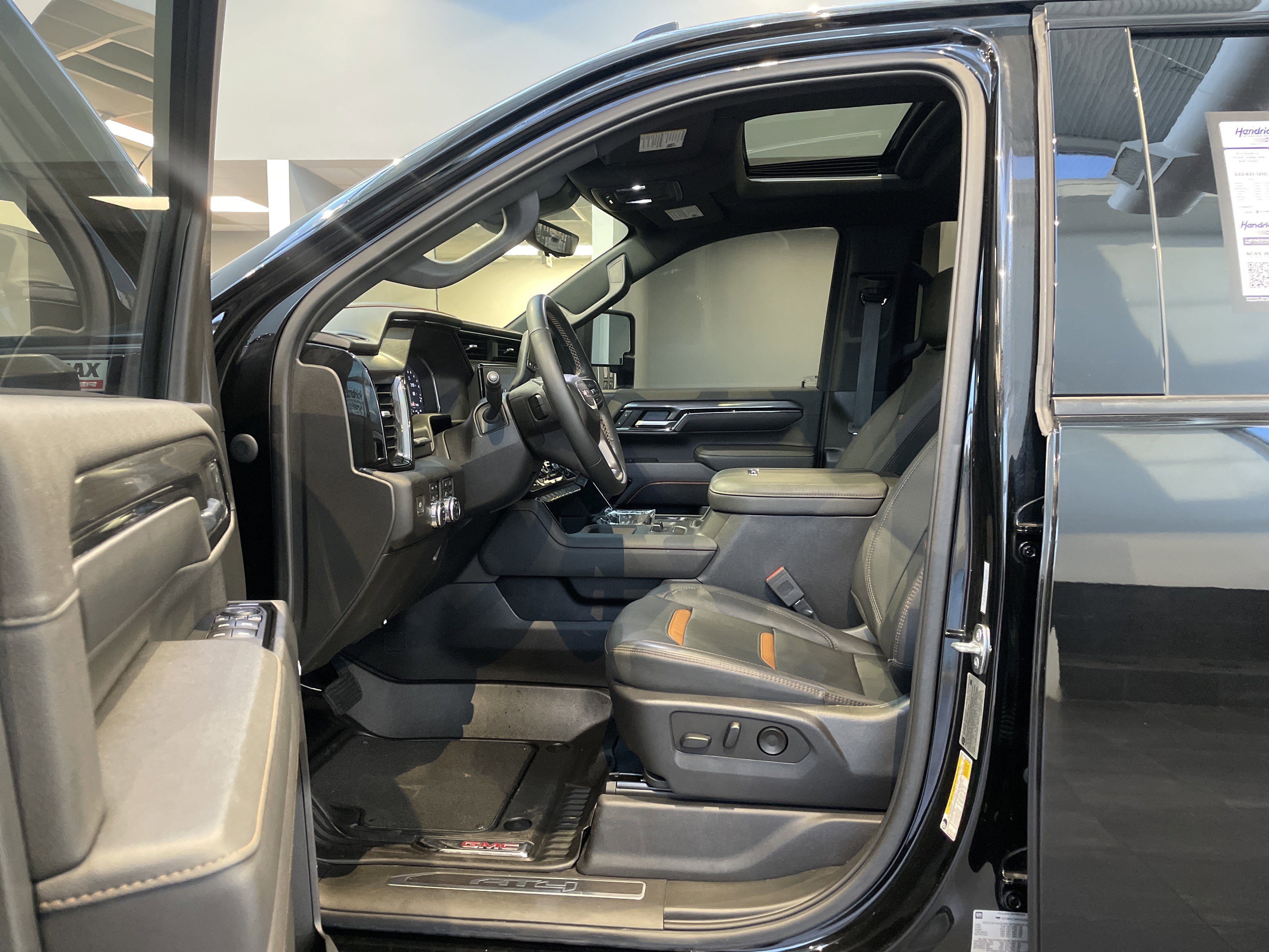 Used 2024 GMC Sierra 2500 AT4 w/ AT4 Premium Plus Package AWD/4WD image 18