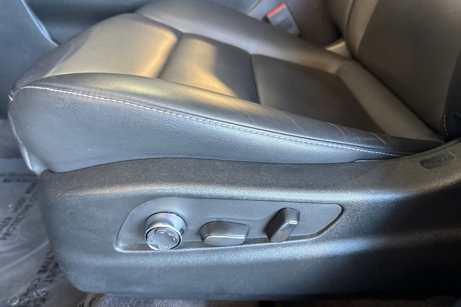 Certified 2025 Cadillac XT4 Premium Luxury image 12