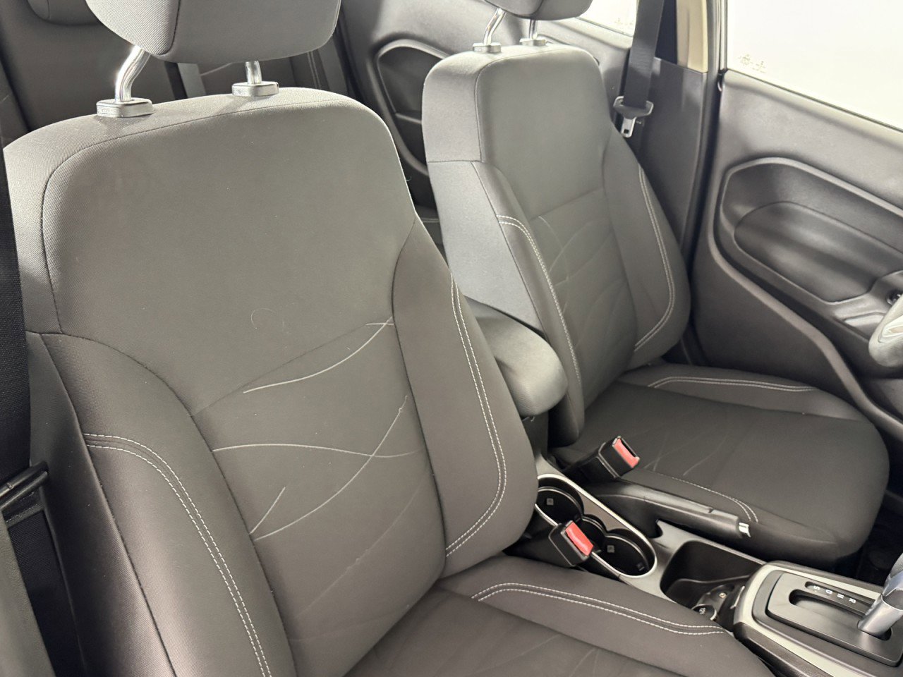 Used 2019 Ford Fiesta SE image 9