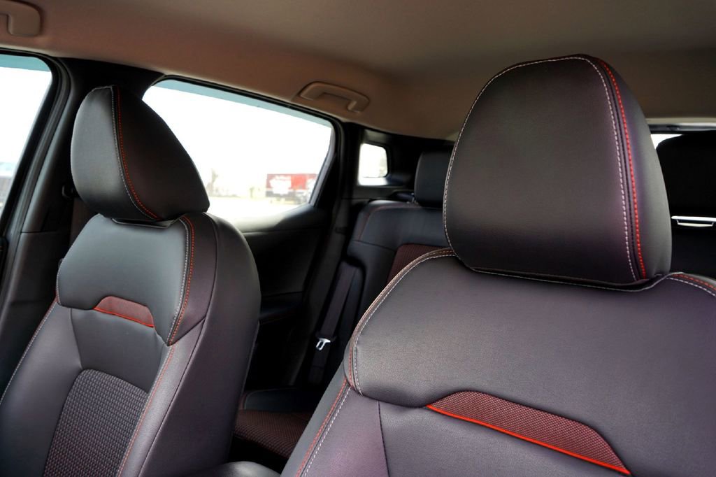 Used 2025 Nissan Kicks SR image 11