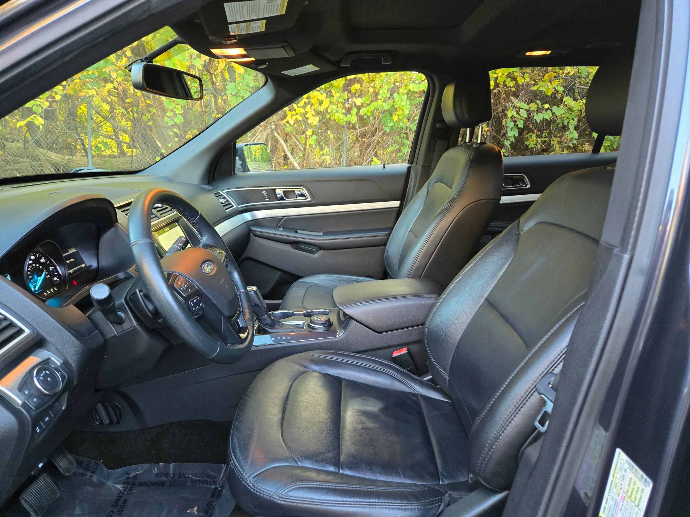 Used 2017 Ford Explorer XLT w/ Equipment Group 202A AWD/4WD image 13