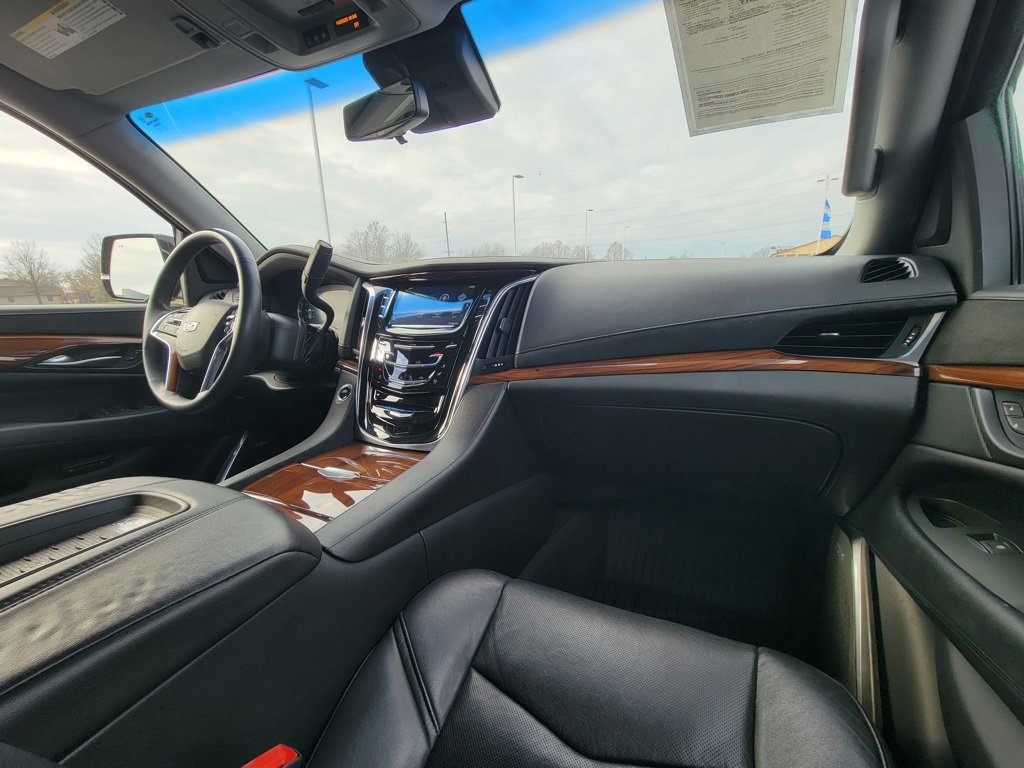 Used 2017 Cadillac Escalade Premium Luxury image 13