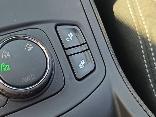 Used 2023 GMC Terrain SLE w/ Driver Convenience Package image 16