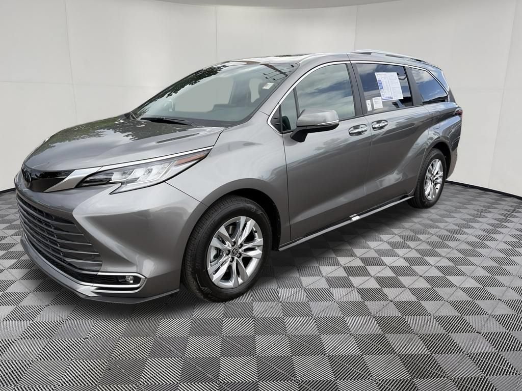 Used 2026 Toyota Sienna Limited FWD image 4