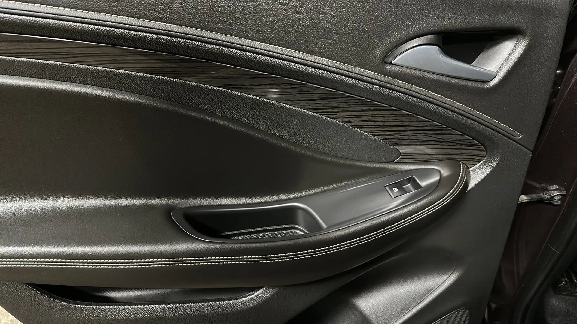 Used 2016 Buick Envision Premium image 12