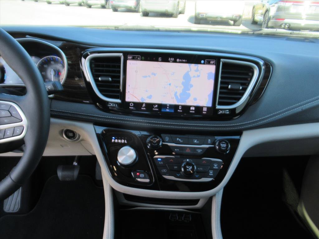 Used 2024 Chrysler Pacifica Limited image 20