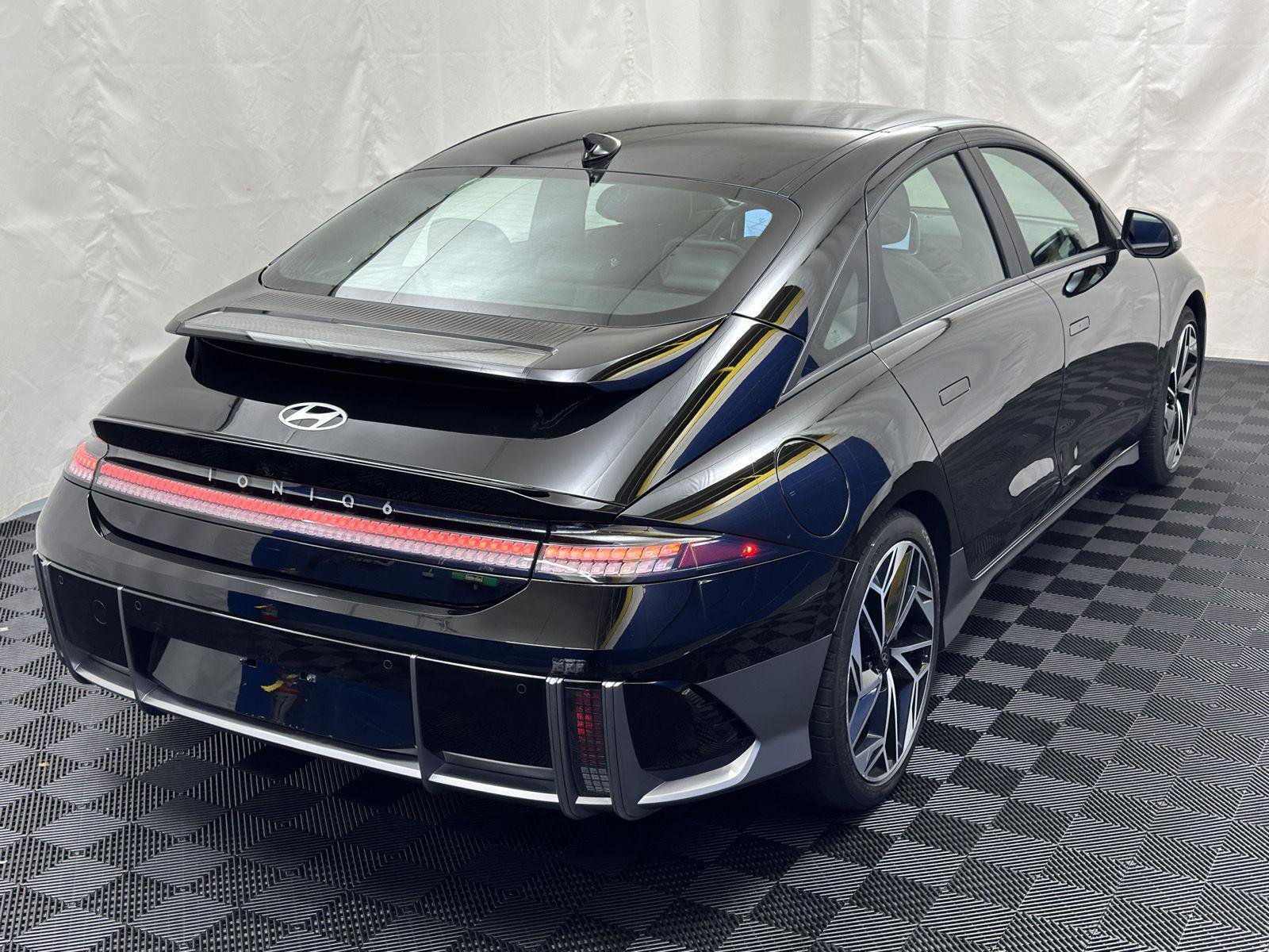 Used 2025 Hyundai Ioniq 6 SEL AWD/4WD image 8