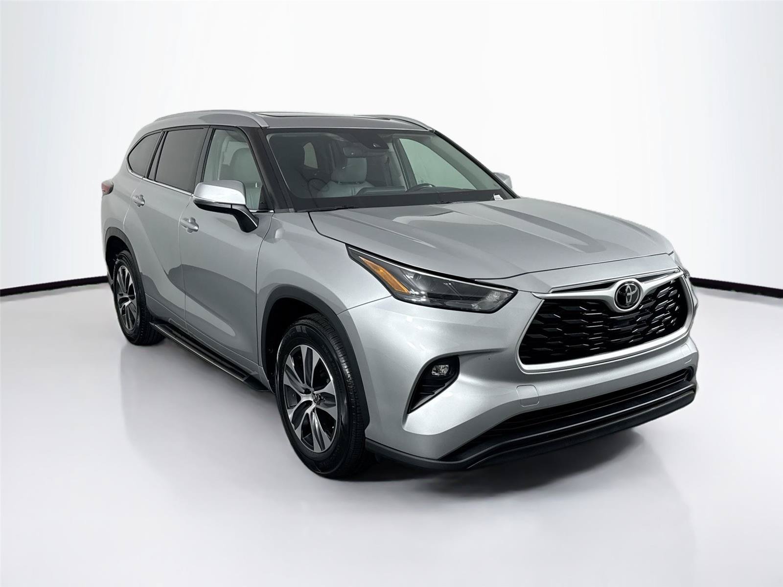 Used 2022 Toyota Highlander XLE FWD image 9