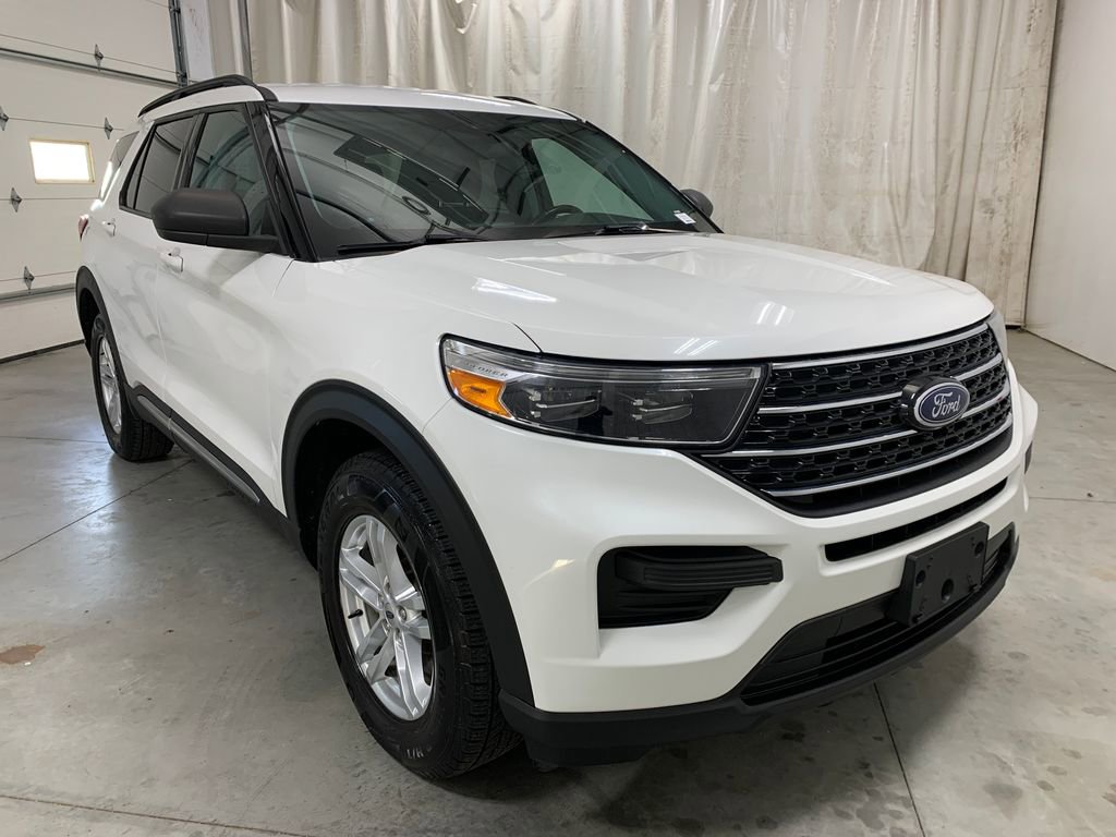 Used 2022 Ford Explorer XLT image 2
