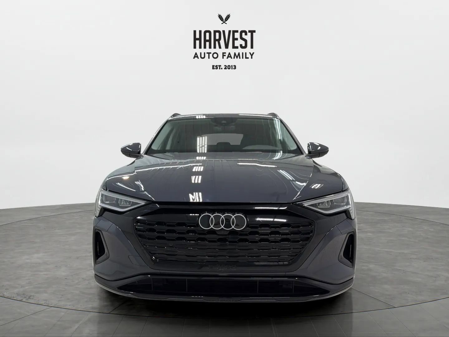 Used 2024 Audi Q8 e-tron Premium image 11