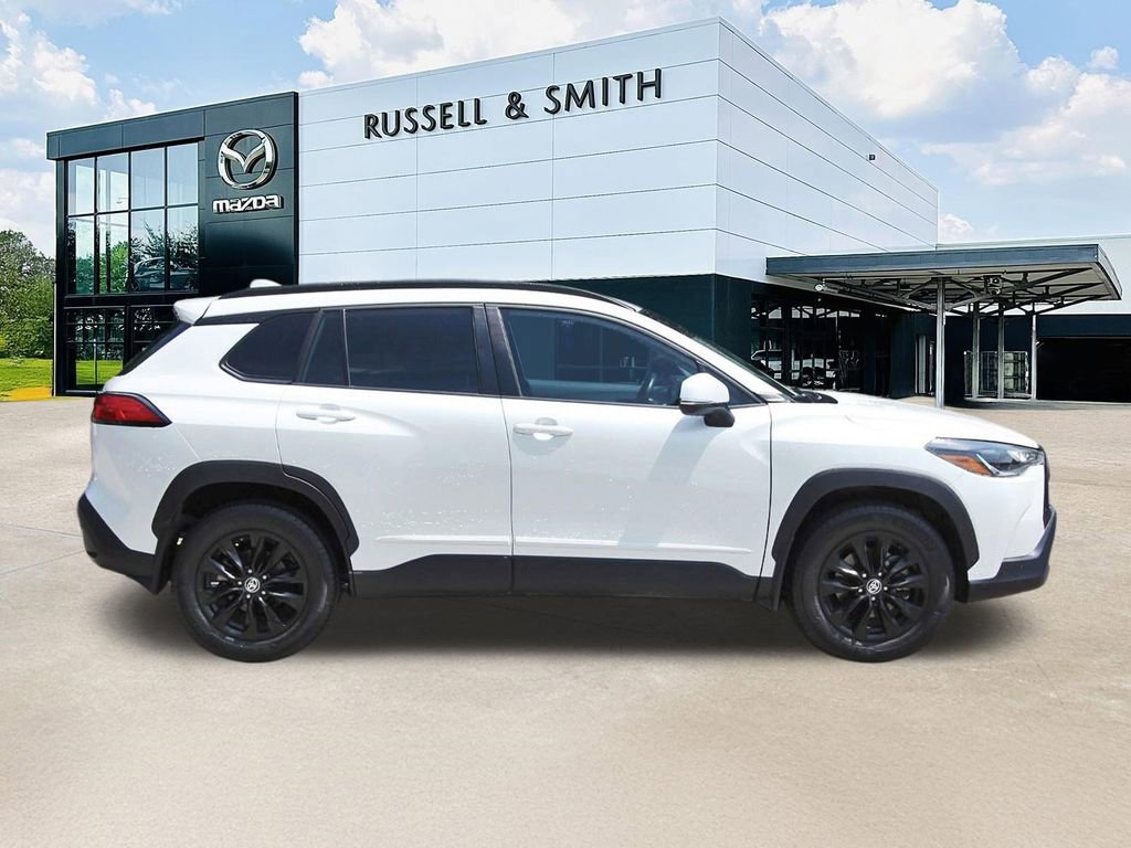 Used 2022 Toyota Corolla Cross LE FWD image 3