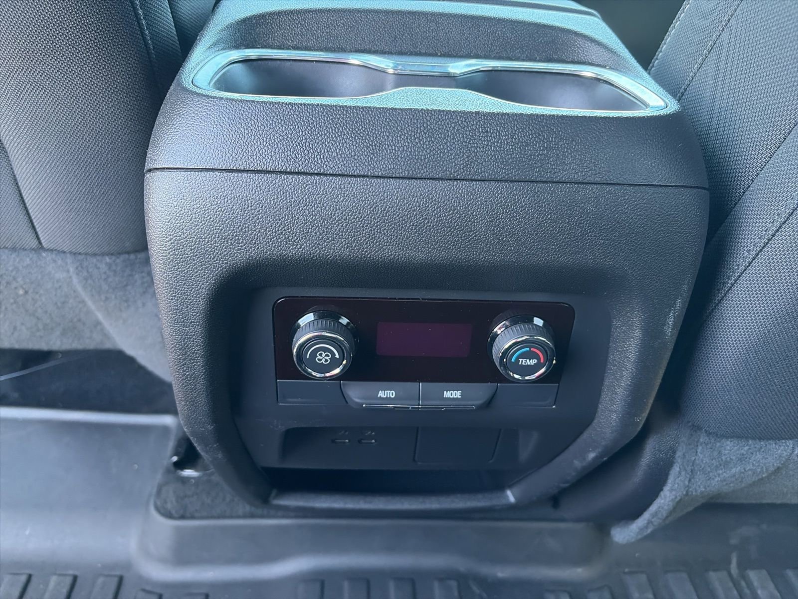 Used 2025 Chevrolet Traverse LT FWD image 10