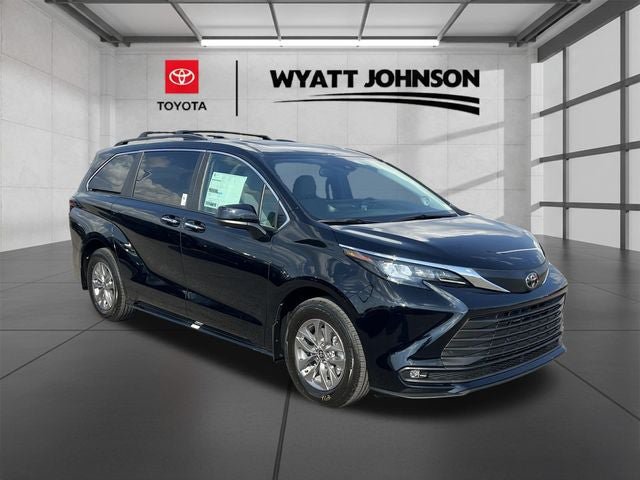 New 2026 Toyota Sienna XLE FWD image 7