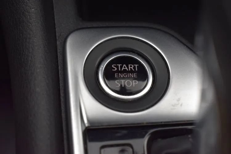 Used 2025 Nissan Sentra SV FWD image 28