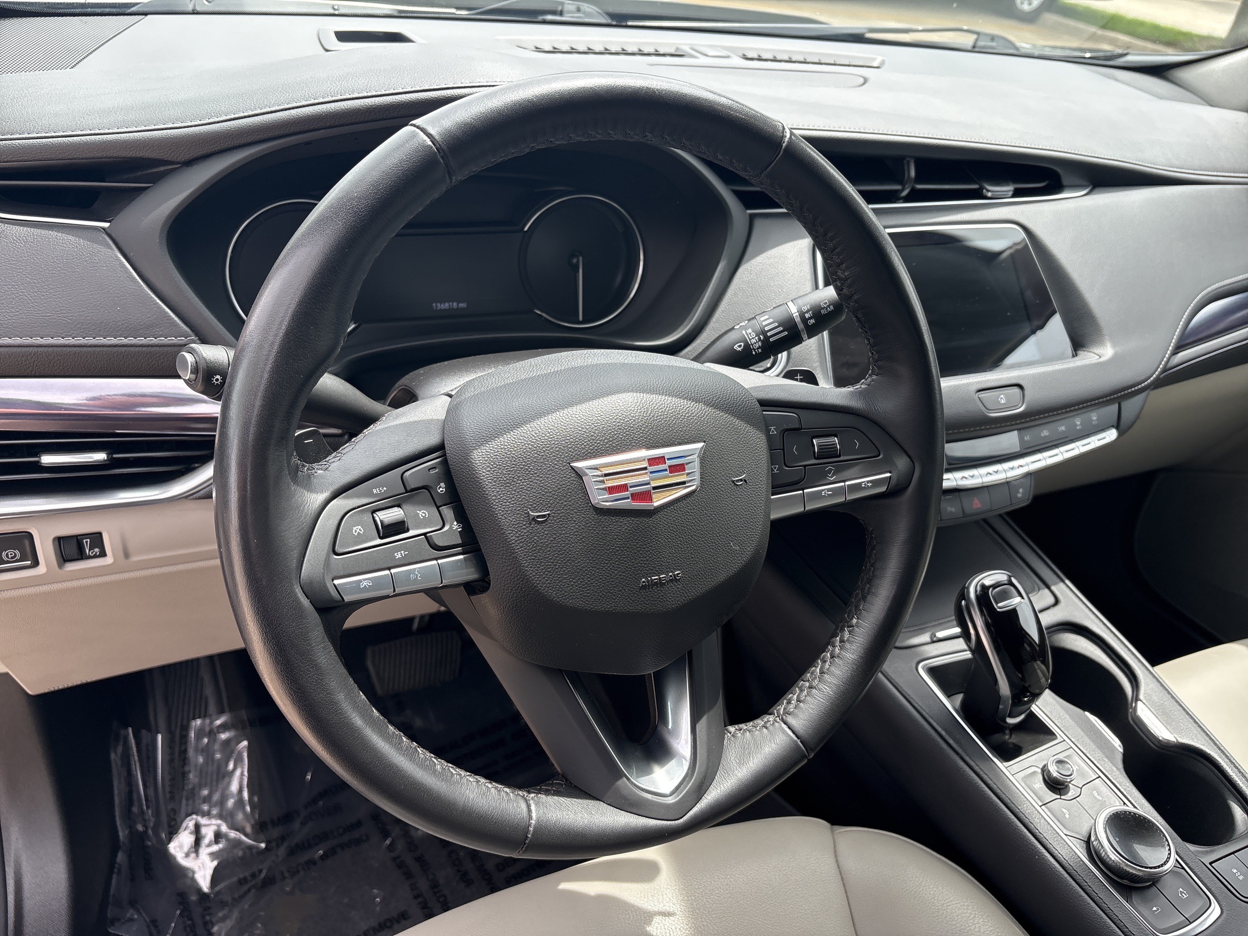Used 2022 Cadillac XT4 Luxury w/ Cold Weather Package AWD/4WD image 18