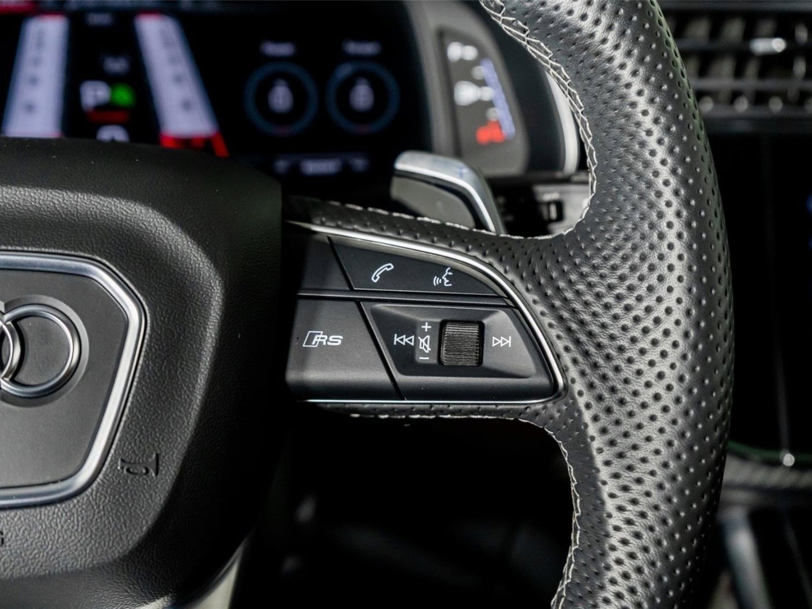 Used 2025 Audi RS Q8 performance image 46